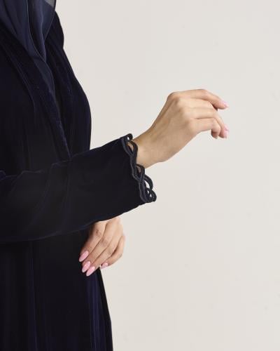 مخمل كحلي بتطريز الكم- Aw 012