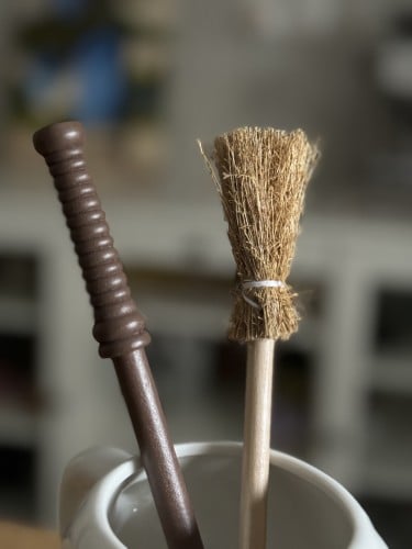 مرسام المكنسه والعصا السحريه