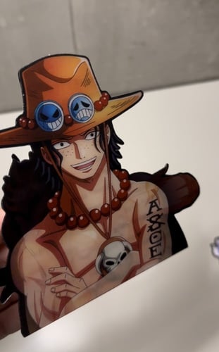 ملصق ثلاثي الابعاد - ايس