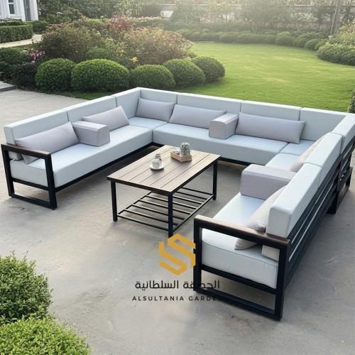 جلسة خارجيه مصنوعة من الحديد والخشب السويدي