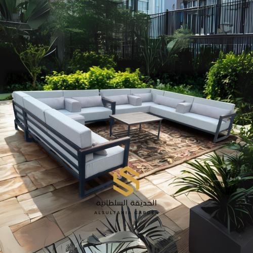 جلسة خارجيه مصنوعة من الحديد والخشب السويدي