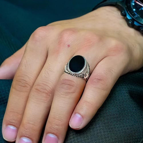 خاتم فضة رجالي 925 بحجر عقيق أسود – نقشة مميزة وضم...