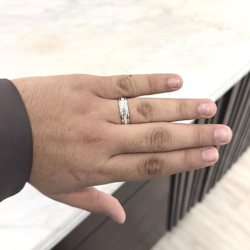 دبلة رجالية فضة عيار 925 نقشة هرمية