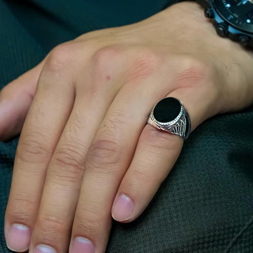 خاتم رجالي فضة عيار 925 أسود بنقوش فاخرة – أناقة ت...