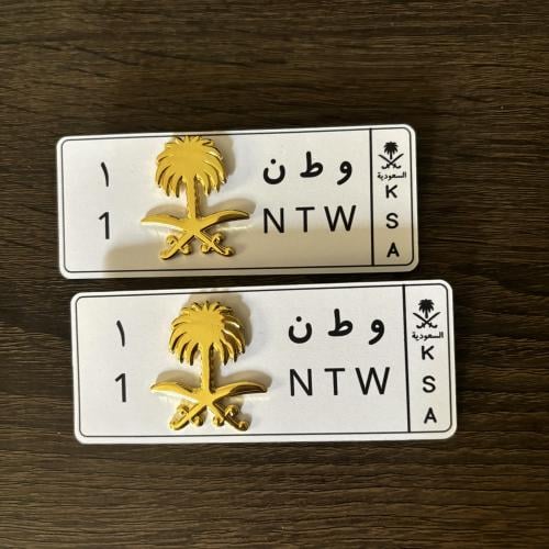 بروش سيفين ونخلة ذهبي - ثيم لوحة السيارة
