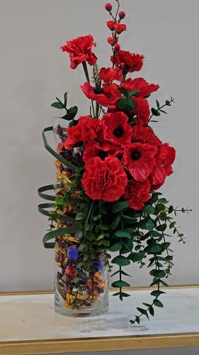 F11 فازة طويلة زهور حمراء