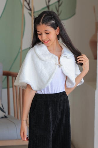 جاكيت بناتي شتوي اللون ابيض 10J