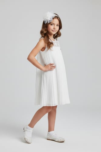 فستان بناتي أبيض راقٍ بكسرات مطرزة 7314