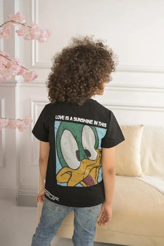 تي شيرت ولادي اسود رسمه بطه من الخلف 2865