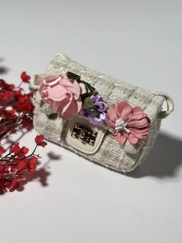 شنطة بناتي فاخرة بتزيين ورد ناعم موديل MK-1895-6