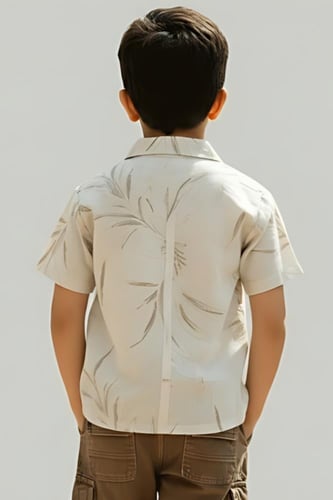 قميص أولادي بيج بطبعة أوراق أنيقة 4195
