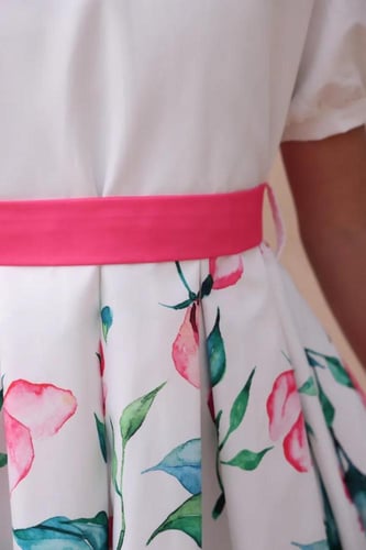 فستان بناتي ابيض مشجر بالأسفل 7044