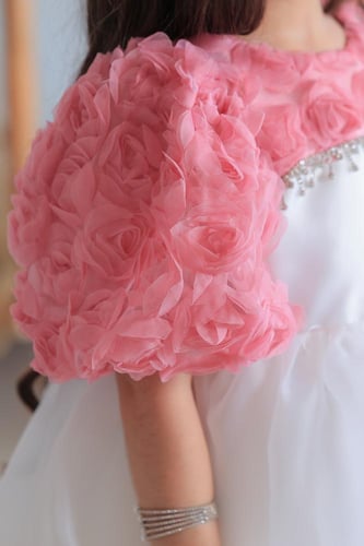 فستان بناتي سهرات أبيض مع وردي بتطريز فاخر S01154