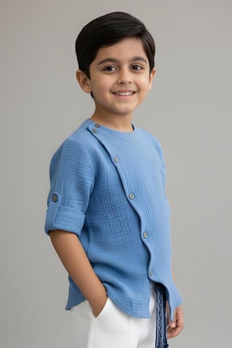 قميص ولادي أزرق بتصميم عصري غير متماثل وأزرار جانب...