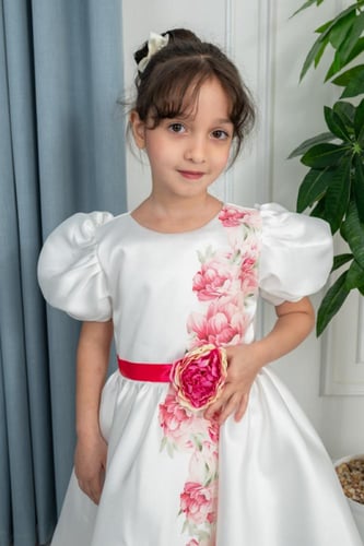 فستان سهرات ابيض بنقش ورد بشكل عمودي S01127