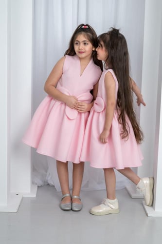 فستان بناتي سهرات وردي مزين بفيونكة بالخصر S01120