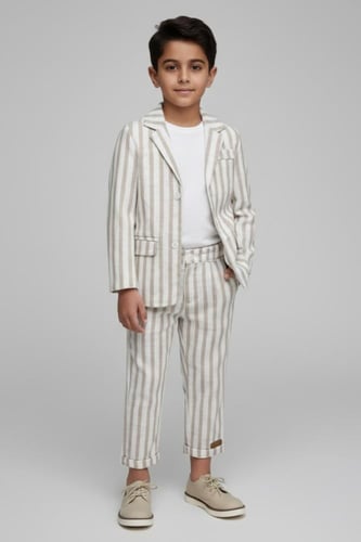 جاكيت مقلم لون بيج مع تيشيرت ابيض 4174