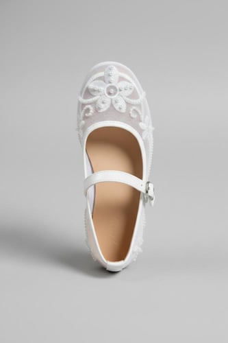 أحذية بناتية أنيقة من الدانتيل المطرز باللؤلؤ S-01...