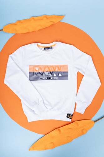 بلوفر اطفال ابيض كتابه على الصدر