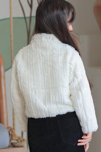 جاكيت بناتي ابيض فرو ناعم باللون الابيض 14J
