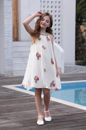 فستان بناتي أبيض بتطريز زهور ملون 7149