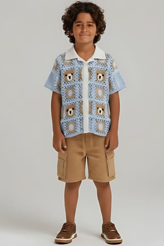 قميص أولادي أزرق فاتح بنقشة عصرية وأزرار أمامية 41...