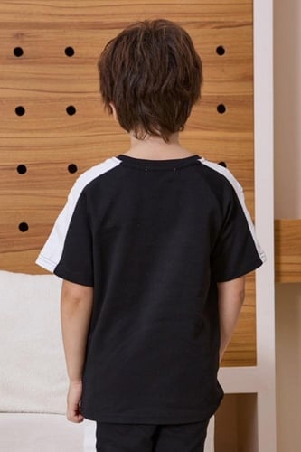 تيشيرت ولادي اسود بكتابه على الصدر 4030