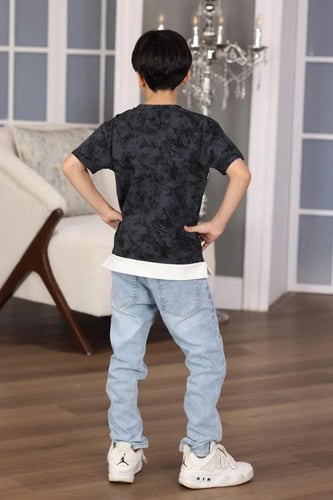 تي شيرت ولادي اسود اكسسوارات على الصدر 2966