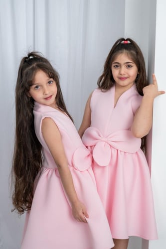 فستان بناتي سهرات وردي مزين بفيونكة بالخصر S01120