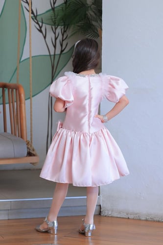 فستان بناتي سهرات وردي بفيونكة على الخصر S01149