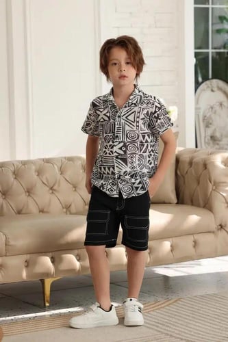 قميص ولادي ابيض بنقش اسود 4129