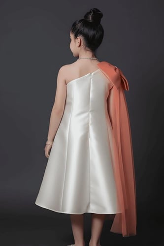 فستان بناتي عاجي بفيونكة سلمون S01183