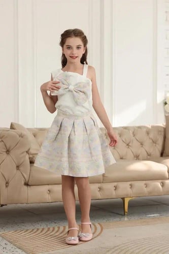 بلوزة بفيونكة في الصدر 7161