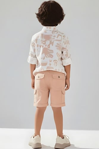 قميص أولادي أبيض بطبعات عصرية وقصة مريحة 4170