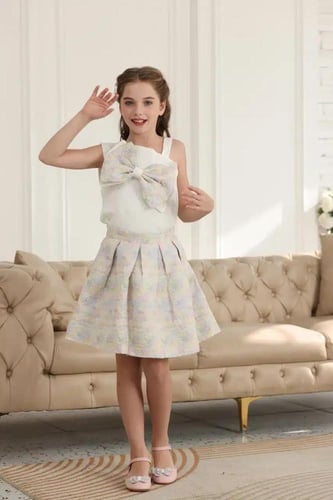 بلوزة بفيونكة في الصدر 7161