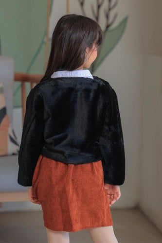 جاكيت بناتي لون اسود 7J