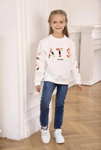 بلوفر بناتي ابيض بكتابة في الصدر 3045