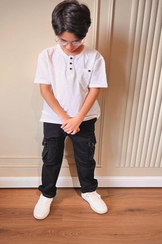 بنطلون ولادي اسود بجيوب جانبية 4003