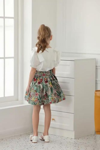 بلوزة بناتي ابيض نص كم مشجر بالاحمر 7116