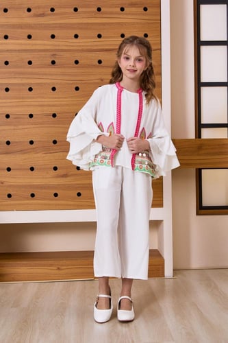 بلوزه بناتي ابيض بنقش مميز مع جاكت 7033