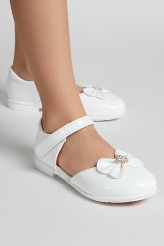 حذاء بناتي أبيض لامع بزهرة فاخرة S026