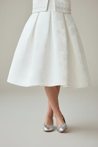 فستان أبيض فاخر بنقشة ورود مع جاكيت قصير 7319