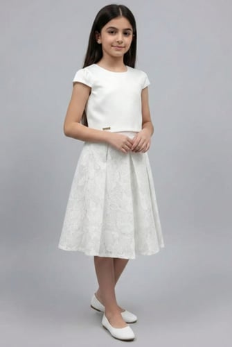 بلوزة بنات بيضاء أنيقة مزينة بزهرة كبيرة 7324