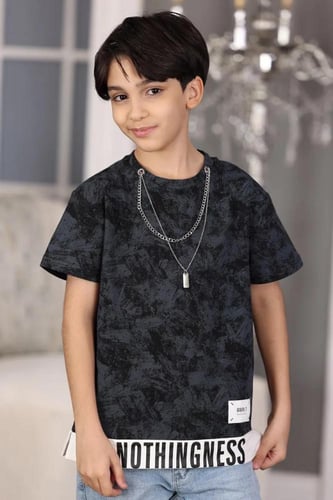 تي شيرت ولادي اسود اكسسوارات على الصدر 2966