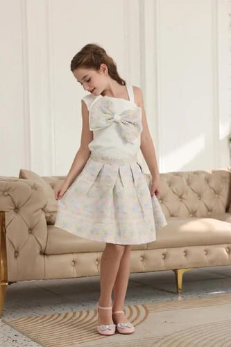 بلوزة بفيونكة في الصدر 7161