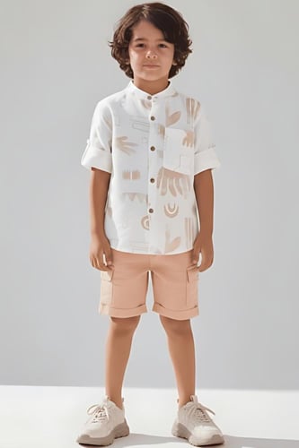 قميص أولادي أبيض بطبعات عصرية وقصة مريحة 4170