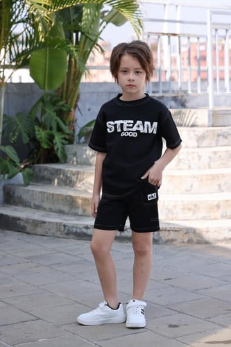 تيشيرت اطفال اسود كتابه على الصدر 4027