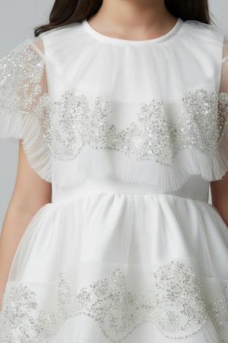 فستان بناتي أبيض أنيق بتطريز ناعم وأكمام تولS01262