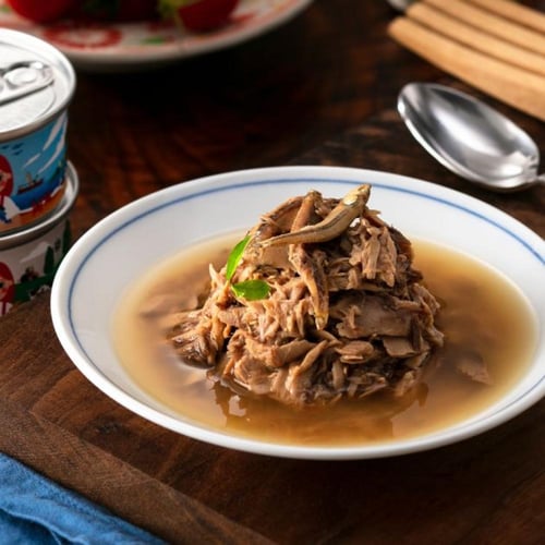 معلبات التونة مع الأنشوجة في المرق للقطط 24×80 غ ن...