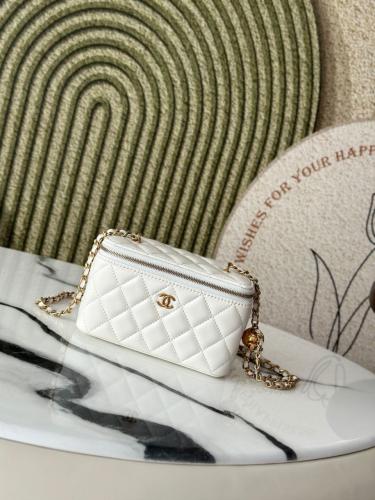 شنطه شانيل Chanel Chain Cosmetic Bag